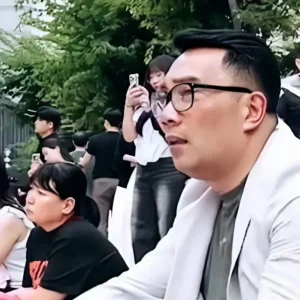 KPK Geledah Rumah Kediaman Ridwan Kamil di Bandung Jabar KPK Geledah Rumah Kediaman Ridwan Kamil di Bandung Jabar