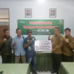 Perhutani KPH Blitar Serahkan Sharing Produksi Kerjasama Sengon pada LMDH