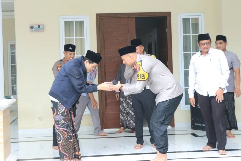 Perkuat Sinergi: Kapolres Blitar Kota Silaturahmi ke Kediaman Gus Iqdam