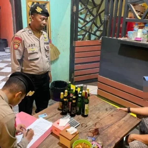 Polres Pekalongan Perketat Razia Miras, 90 Botol Miras Disita di Bojong dan Siwalan