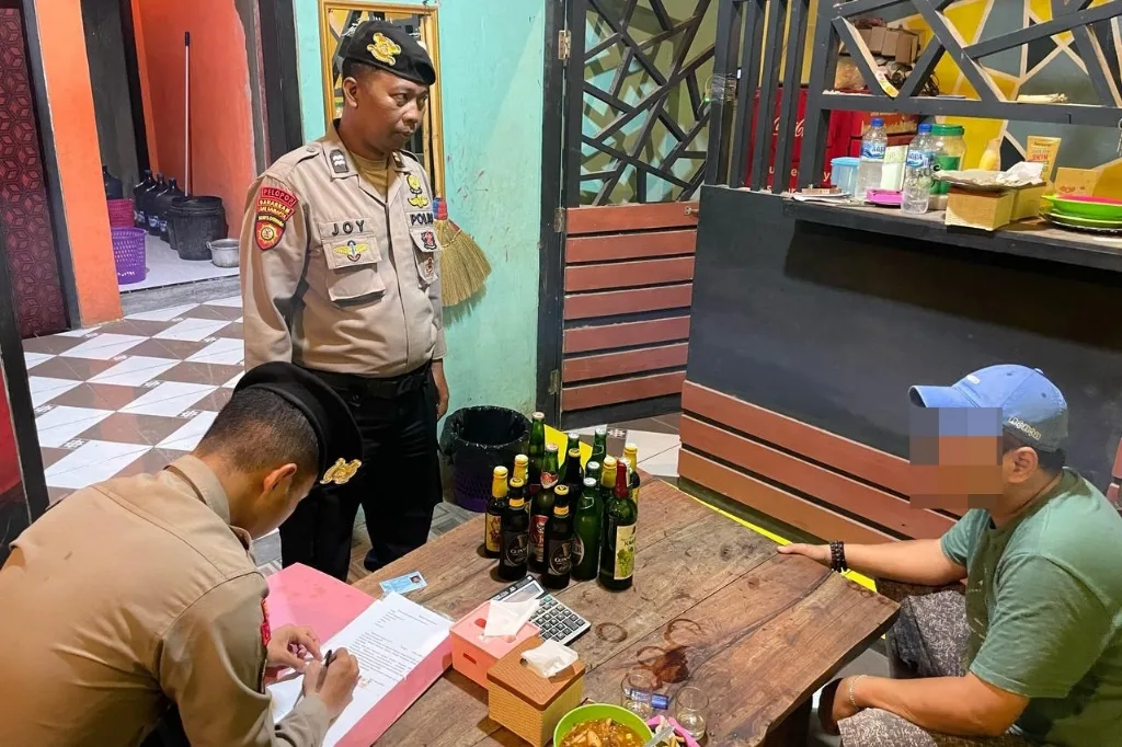 Polres Pekalongan Perketat Razia Miras, 90 Botol Miras Disita di Bojong dan Siwalan