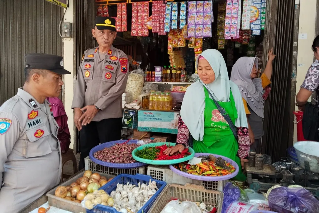 Polres Tegal Kota dan Satgas Pangan Lakukan Pengawasan Intensif di Pasar Tradisional