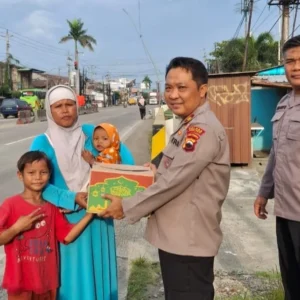 Polres Tegal Kota Gelar Patroli Dialogis Ramadhan dengan Pembagian Paket Sembako