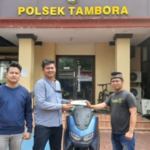 Polsek Tambora Kembalikan Yamaha Nmax yang Hilang Milik Warga Tebet Polsek Tambora Kembalikan Yamaha Nmax yang Hilang Milik Warga Tebet