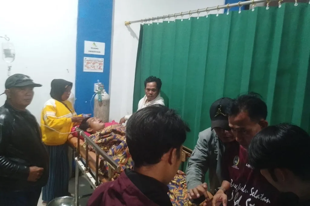 Tabrakan Motor di Kelurahan Tes, Pengemudi Alami Luka-Luka