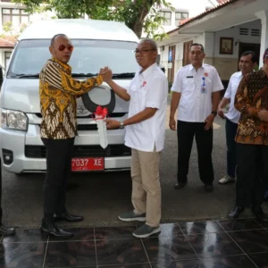 Wali Kota Tegal Berikan Hibah Mobil Operasional kepada KONI Walikota Tegal Berikan Hibah Mobil Operasional kepada KONI