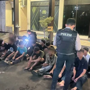 Aksi Tawuran Berhasil Digagalkan Polisi, 19 Remaja Ditangkap bersama Sajam Celurit Aksi Tawuran Berhasil Digagalkan Polisi, 19 Remaja Ditangkap bersama Sajam Celurit