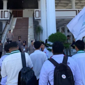KAMMI Bengkulu Gelar Aksi Indonesia Darurat di Gedung DPRD Provinsi Bengkulu KAMMI Bengkulu Gelar Aksi Indonesia Darurat di Gedung DPRD Provinsi Bengkulu