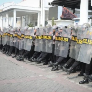 Kapolres Tegal Kota Pimpin Langsung Latihan Dalmas Jelang May Day 2025