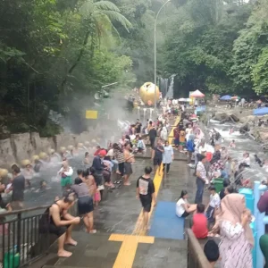 Liburan Lebaran 2025: Guci Pancuran 13 Tetap Jadi Primadona untuk Dikunjungi