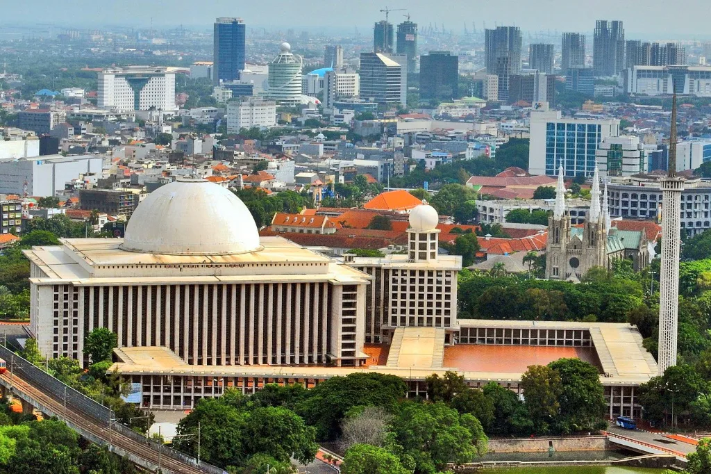 Masjid Istiqlal Buka Parkir Khusus untuk Umat Kristiani Rayakan Jumat Agung di Gereja Katedral