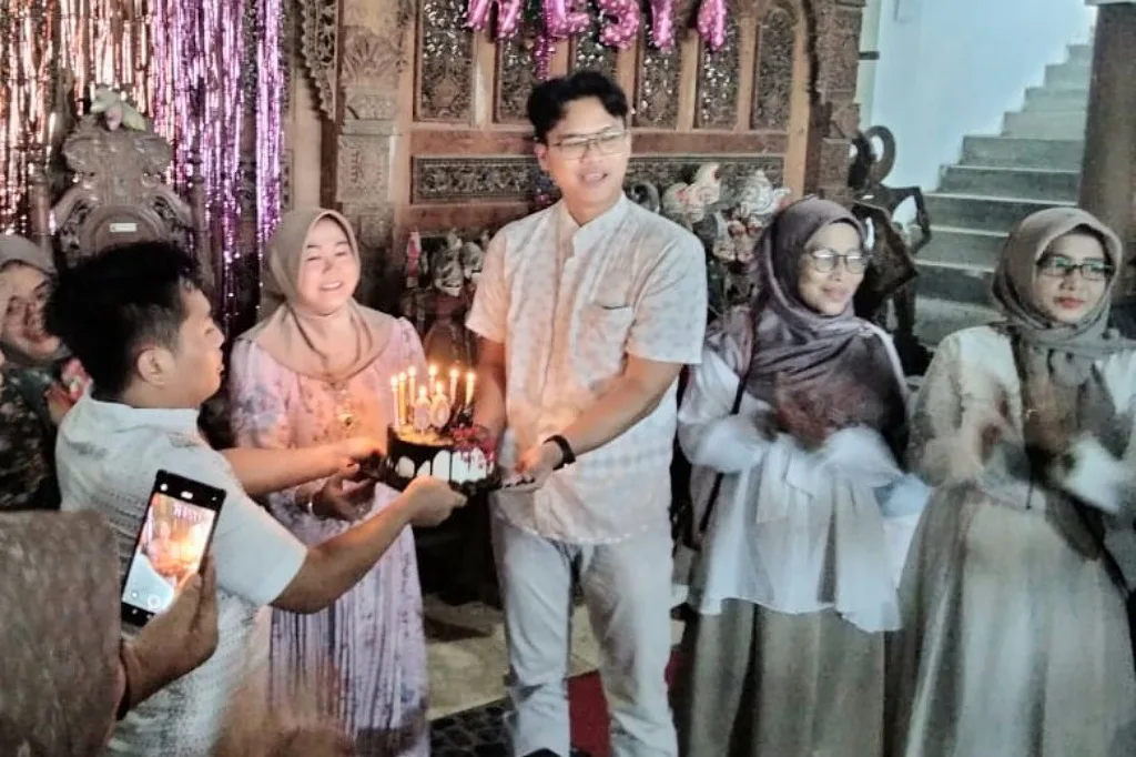 Mengenang Alm Ki Dalang Entus Susmono, Nurlaela Rayakan HUT ke-50 dan Halal Bihalal