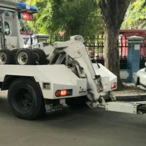 Operasi Penertiban Dikawasan Monas: Puluhan Kendaraan Parkir Sembarangan Diderek Operasi Penertiban Dikawasan Monas: Puluhan Kendaraan Parkir Sembarangan Diderek