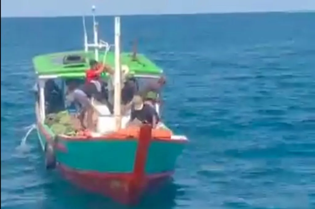 Pendangkalan Alur Pulau Baai, Warga Pulau Enggano Bertahan Dengan Cara Sewa Kapal Ikan