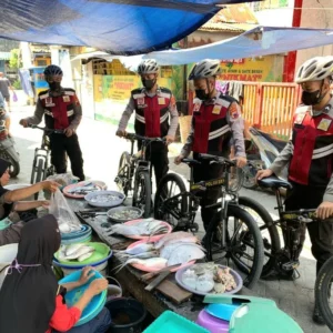 Perkuat Kamtibmas: Satuan Samapta Polres Tegal Kota Patroli Menggunakan Sepeda Perkuat Kamtibmas: Satuan Samapta Polres Tegal Kota Patroli Menggunakan Sepeda