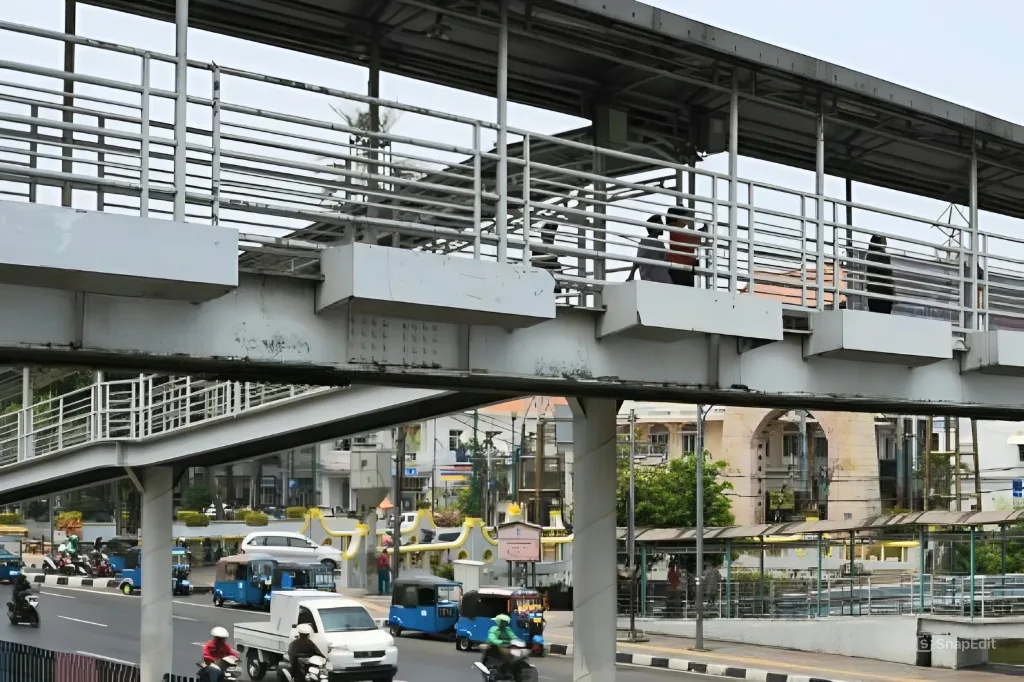 Plat Besi JPO Kerap Dicuri, Gubernur DKI Instruksikan Pemasangan Kamera CCTV