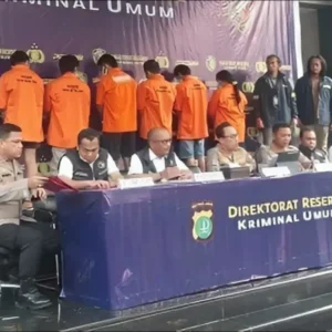 Polda Metro Jaya Tangkap 6 Tersangka Kasus Pembakaran Mobil Polisi di Depok