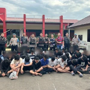 Polisi Gagalkan Aksi Tawuran: 47 Remaja Ditangkap, Celurit hingga Samurai Disita Polisi Gagalkan Aksi Tawuran: 47 Remaja Ditangkap, Celurit hingga Samurai Disita