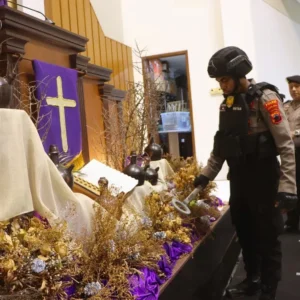 Polres Tegal Kota Sterilisasi Gereja Jelang Perayaan Paskah untuk Maksimalkan Keamanan Polres Tegal Kota Sterilisasi Gereja Jelang Perayaan Paskah untuk Maksimalkan Keamanan