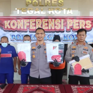 Polres Tegal Kota Ungkap Penipuan Proyek Fiktif, Kerugian Capai Rp 296 Juta Polres Tegal Kota Ungkap Penipuan Proyek Fiktif, Kerugian Capai Rp 296 Juta