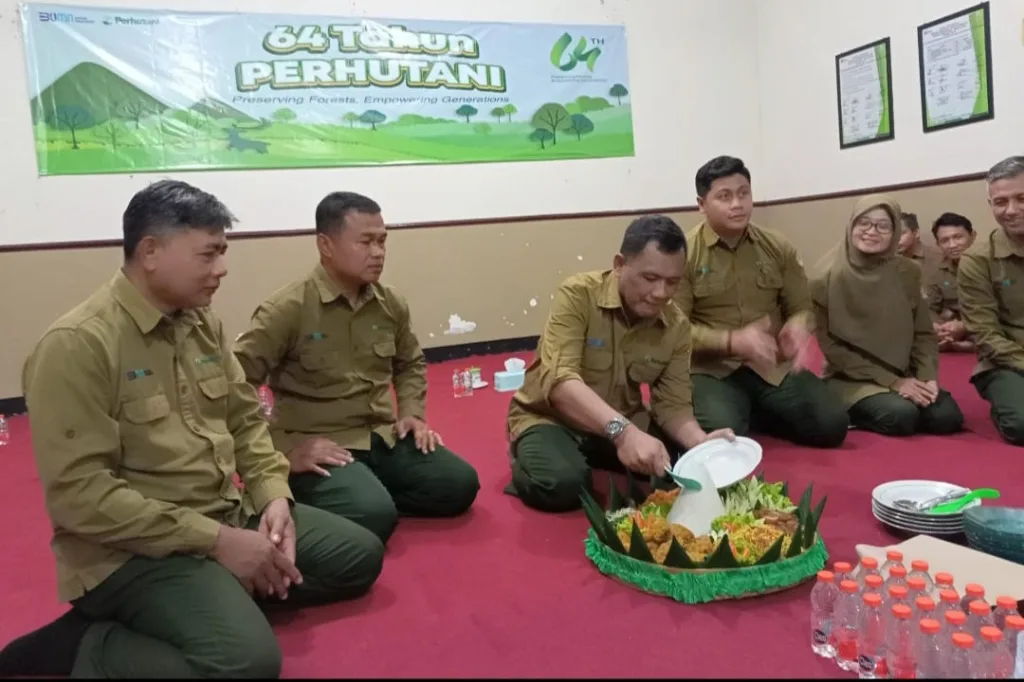 Preserving Forest Emplowering Generation: Perhutani KPH Blitar Peringati HUT ke 64