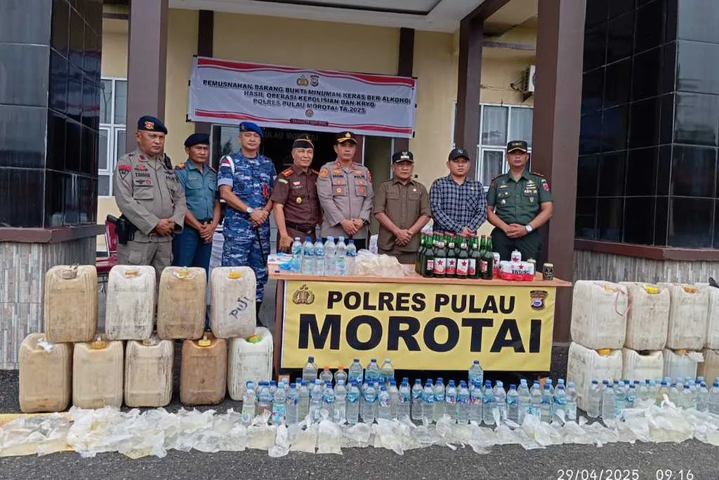 Ratusan liter Captikus Diamankan Dari Sejumlah Toko Tak Berizin di Morotai