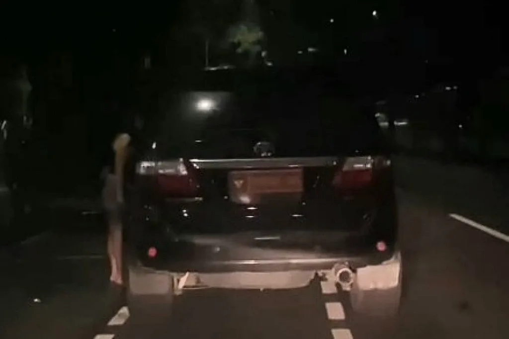 Viral! Mobil Dinas Kemhan Diduga Terlibat Negosiasi dengan PSK di Pinggir Jalan