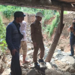 Wabup Lebong Tinjau Kerusakan Jembatan di Desa Tik Sirong