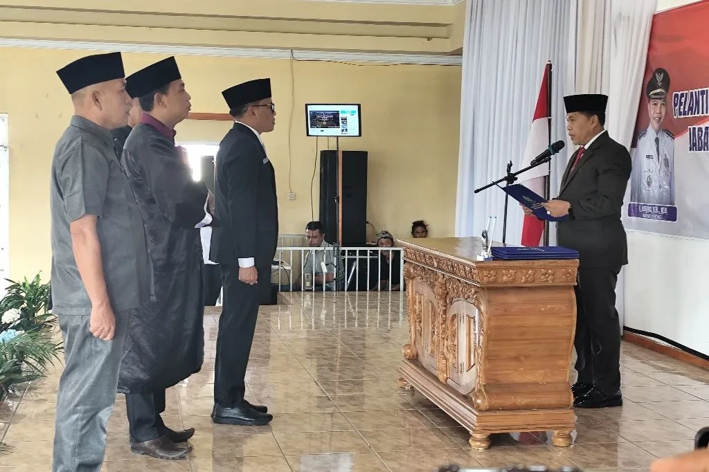Bupati Azhari Lantik Donni Swabuana Sebagai Pj Sekda Lebong Bupati Azhari Lantik Donni Swabuana Sebagai Pj Sekda Lebong