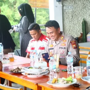 Kapolres Lebong Pererat Sinergitas Dengan Wartawan Kapolres Lebong Pererat Sinergitas Dengan Wartawan