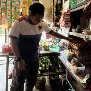 Kasat Reskrim Polres Lebong Pantau Bahan Pokok Kasat Reskrim Polres Lebong Pantau Bahan Pokok