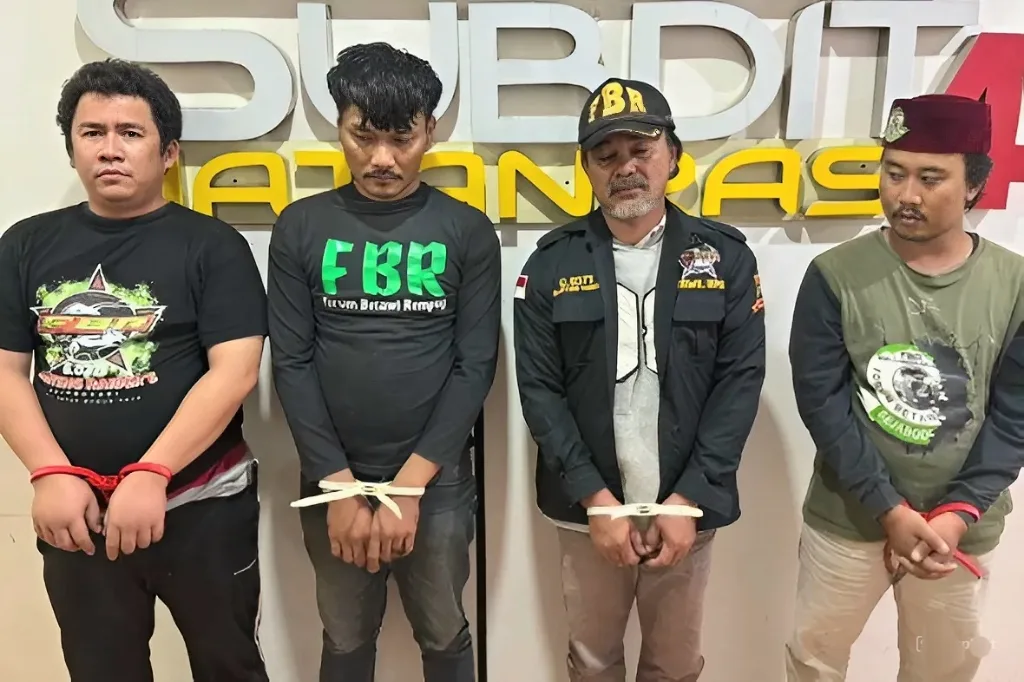 Kerap Peras Pedagang Asongan hingga Kaki Lima, 4 Anggota Ormas FBR Diciduk