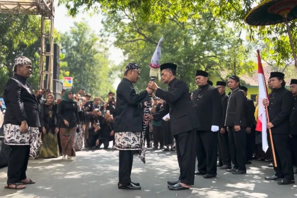 Kirab Pusaka dan Parade Agung Hasil Bumi, Meriahkan HUT Ke-424 Kabupaten Tegal