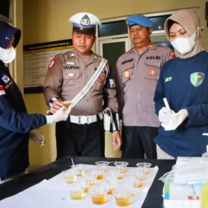 Komitmen Perangi Narkoba: Polres Tegal Kota Gelar Tes Urine Mendadak Komitmen Perangi Narkoba: Polres Tegal Kota Gelar Tes Urine Mendadak
