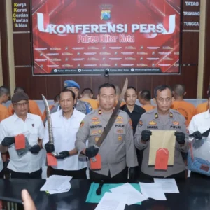 Operasi Pekat II Semeru 2025: Polres Blitar Kota Ungkap 12 Kasus Premanisme Operasi Pekat II Semeru 2025: Polres Blitar Kota Ungkap 12 Kasus Premanisme