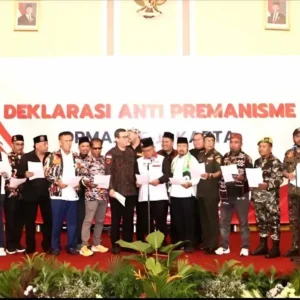 Ratusan Ormas se-Jakarta Deklarasi Dukung Gerakan Perang Lawan Premanisme Ratusan Ormas se-Jakarta Deklarasi Dukung Gerakan Perang Lawan Premanisme