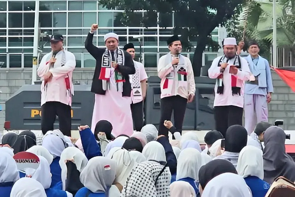 Ribuan Massa Gelar Aksi Damai di Kedubes AS Jakarta, Tuntut Hentikan Dukungan untuk Israel