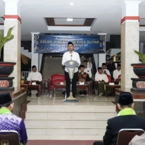 Wali Kota Blitar Lepas Ratusan Calon Jamaah Haji Menuju Tanah Suci Wali Kota Blitar Lepas Ratusan Calon Jamaah Haji Menuju Tanah Suci