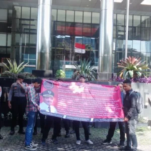 Bupati Bintuni Didemo Massa AAPK Atas Dugaan Kasus Korupsi di Bintuni