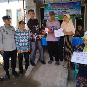Gercep Bantu Masyarakat, Pemdes Talang Donok I Salurkan BLT-DD