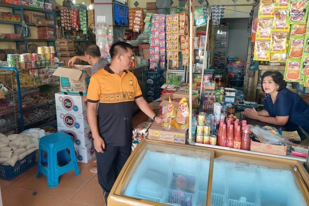 Kasat Reskrim Polres Lebong Cek Ketersediaan Bahan Pokok di Pasar Muara Aman