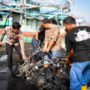 Kebakaran Hebat di Dermaga Pelindo Tegal, Diduga Akibat Tumpahan Solar