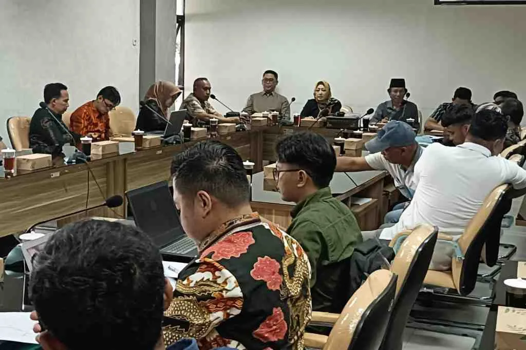 Komisi III DPRD Kabupaten Blitar Hearing bersama Kelompok Tani Pengguna Air Kaliputih dan CV BSE