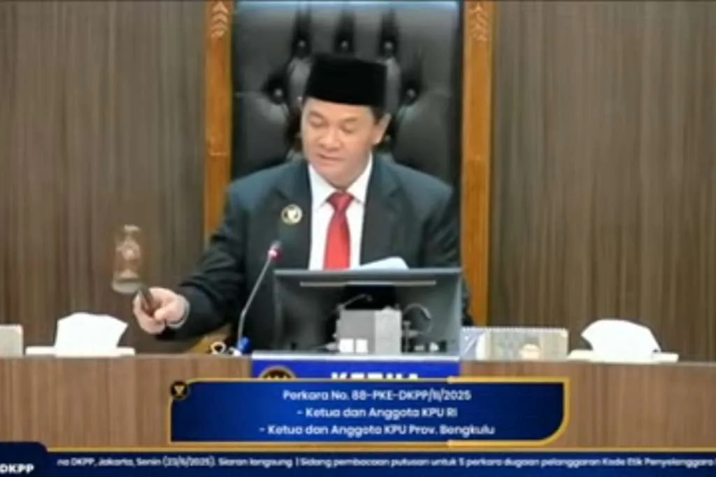 KPU Bengkulu Terbukti Melanggar Terbitkan Surat Edaran Tersangka Rohidin Saat Pilgub 2024 KPU Bengkulu Terbukti Melanggar Terbitkan Surat Edaran Tersangka Rohidin Saat Pilgub 2024