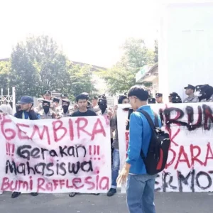 Mahasiswa Pertanyakan Pembuktian Slogan 'Bantu Rakyat' Gubernur Bengkulu
