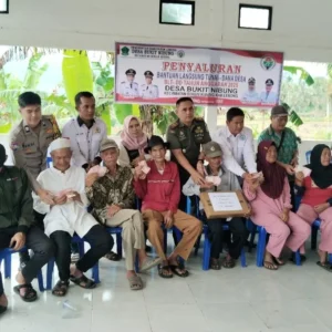 Pemdes Bukit Nibung Salurkan BLTDD Kepda 28 KPM