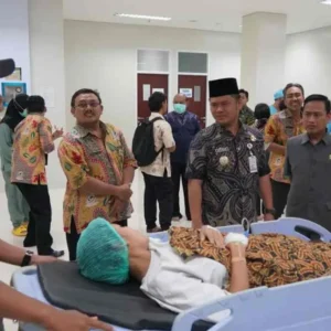 Pemkab Tegal Gelar Operasi Katarak Gratis di RSUD Suradadi, 15 Warga Terbantu Pemkab Tegal Gelar Operasi Katarak Gratis di RSUD Suradadi, 15 Warga Terbantu