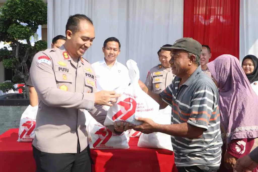 Polres Tegal Kota Gelar Bazar Murah Sambut HUT Bhayangkara ke-79 Polres Tegal Kota Gelar Bazar Murah Sambut HUT Bhayangkara ke-79