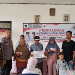 Salurkan BLT-DD, Ini Pesan Pj Kades Tik Jeniak