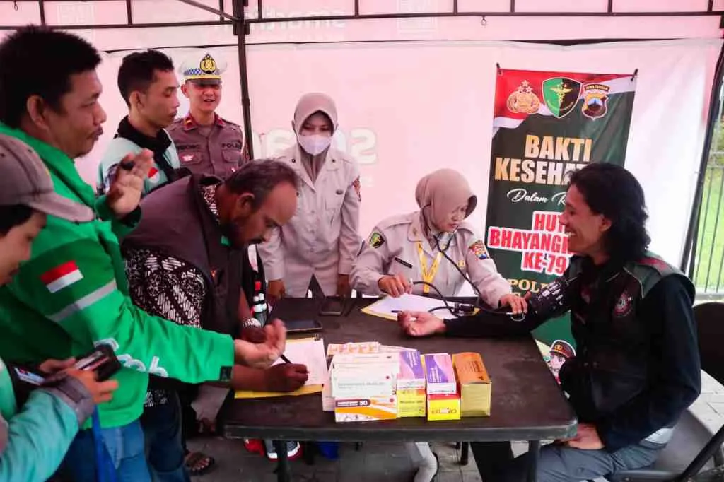 Sambut Hari Bhayangkara ke-79, Polres Tegal Kota Gelar Bakti Kesehatan Gratis